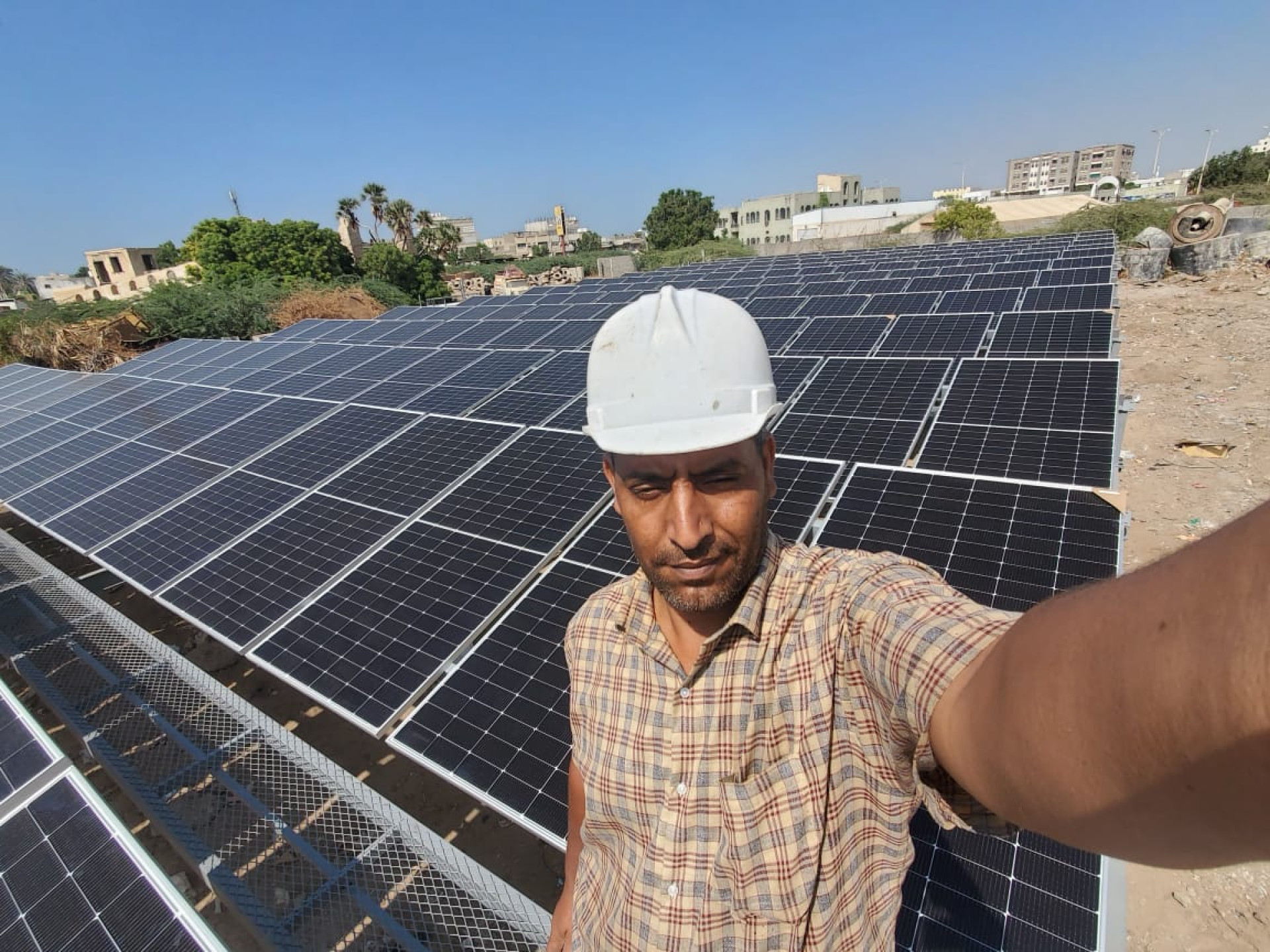 Supply, installation and operation of a solar energy system to operate a water desalination plant affiliated with the General Water Corporation, with a capacity of 100 kw and a productivity of 30 liters, Hodeidah, Yemen.