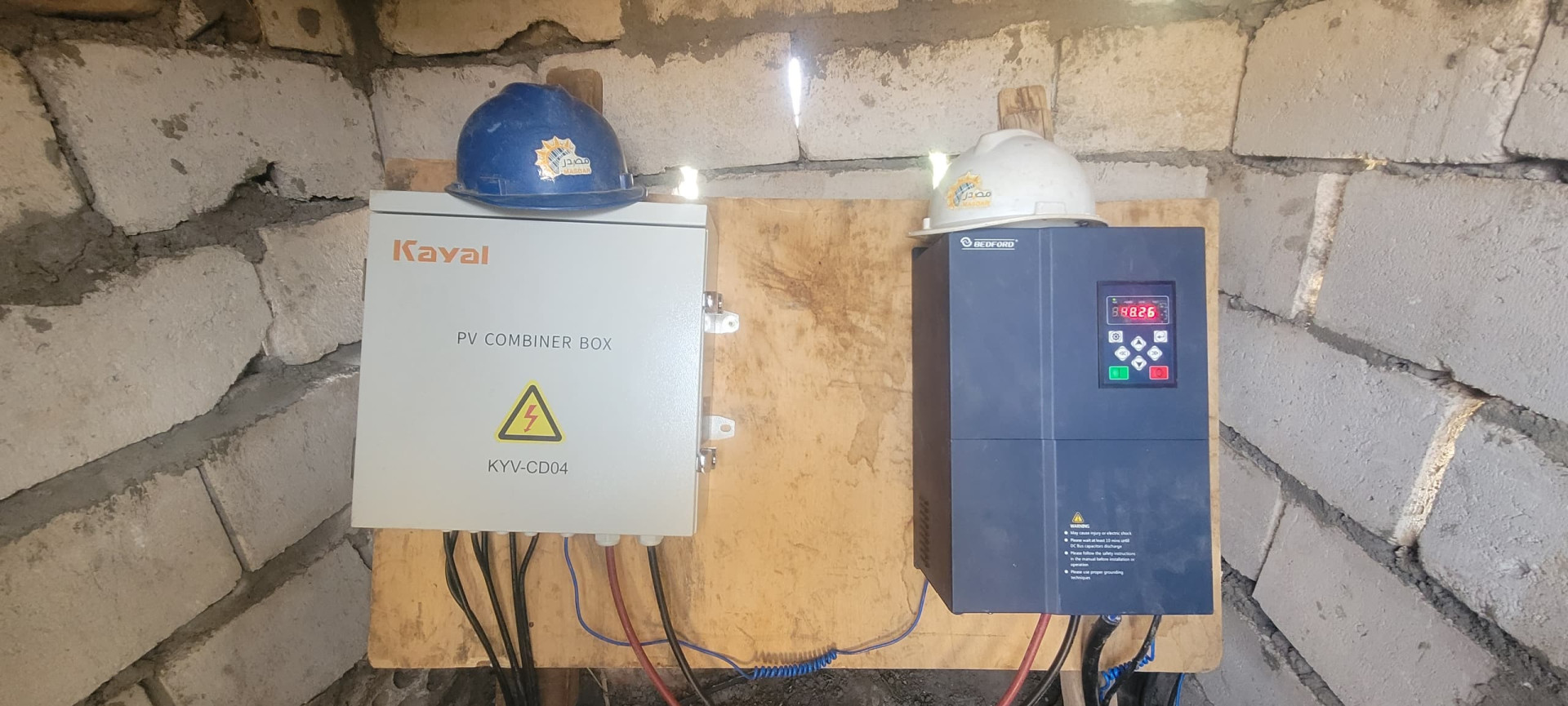 تركيب وتشغيل بئر ضخ بالطاقة الشمسية بقدرة 26 كيلووات – خولان، اليمن / العميل: ناجي يحيى التام وشركاؤه